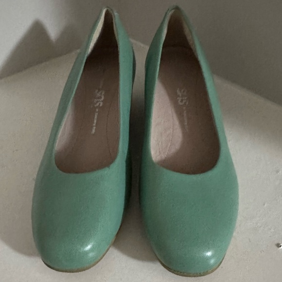 SAS, Sofia Wedge Pumps, size 6 - Picture 8 of 8